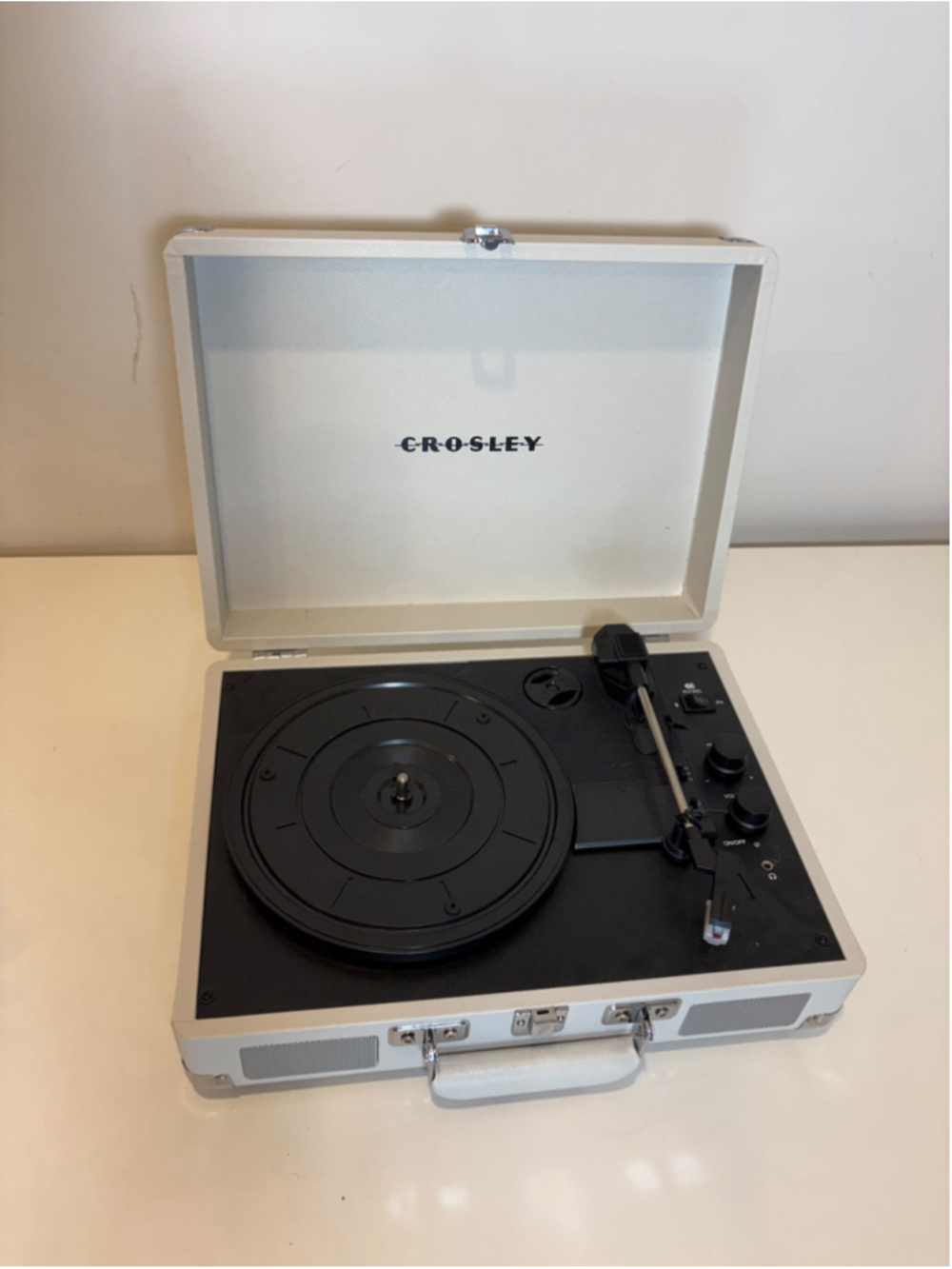 Crosley CR8005A Cruiser Retro Portable 3-Speed Record Player White Tested Works